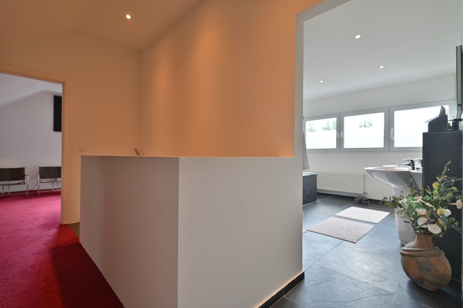 Ruime woning met zwembad en royaal poolhouse, op rustige locatie in Rekem, direct grenzend aan velden foto 40