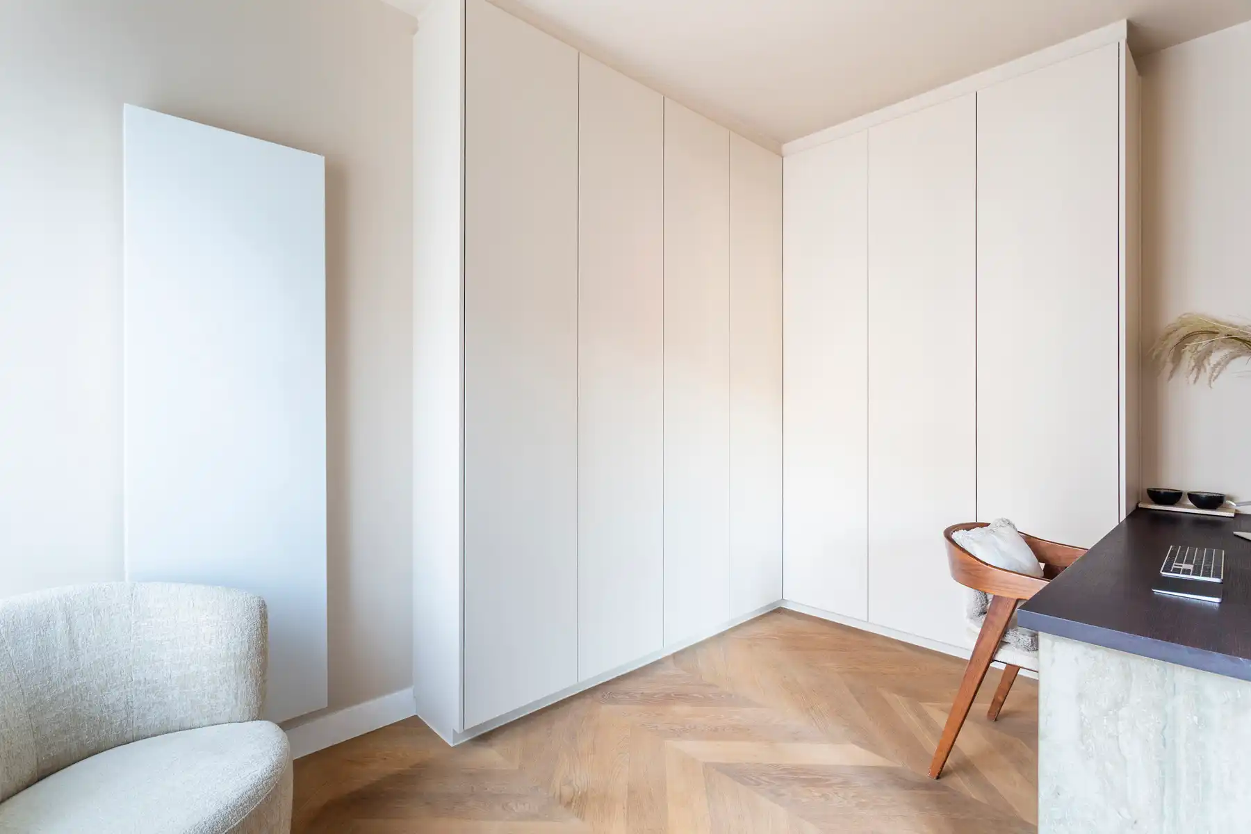 Elegant gerenoveerd appartement met terras foto 12