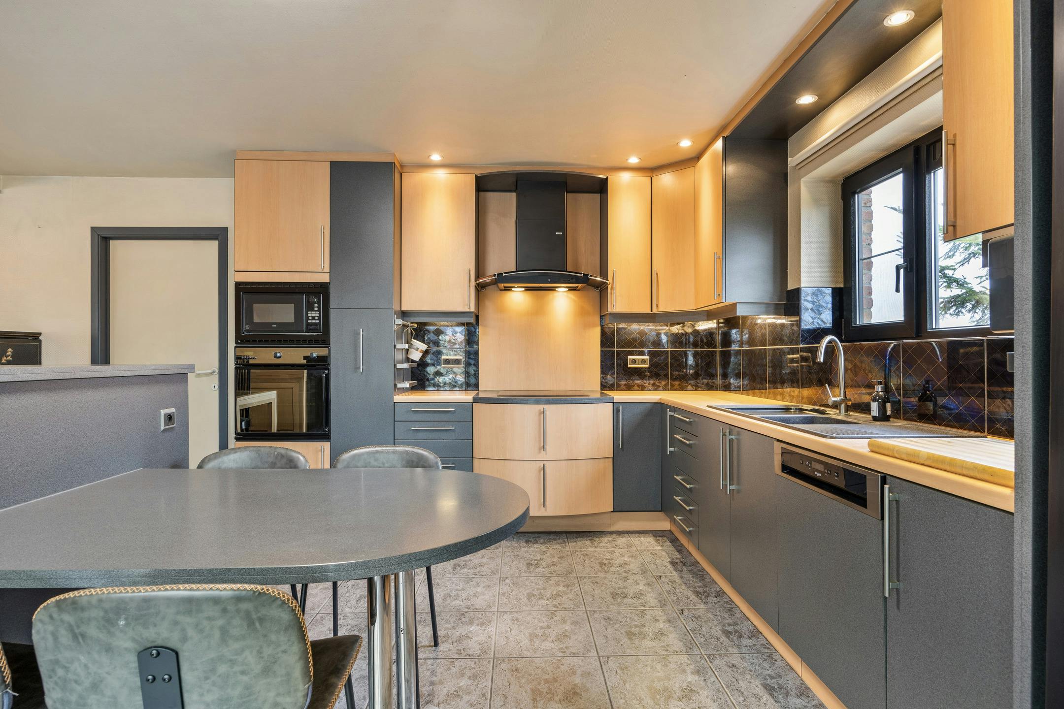 Te renoveren hoeve en bijgebouwen met charme en potentieel foto 5