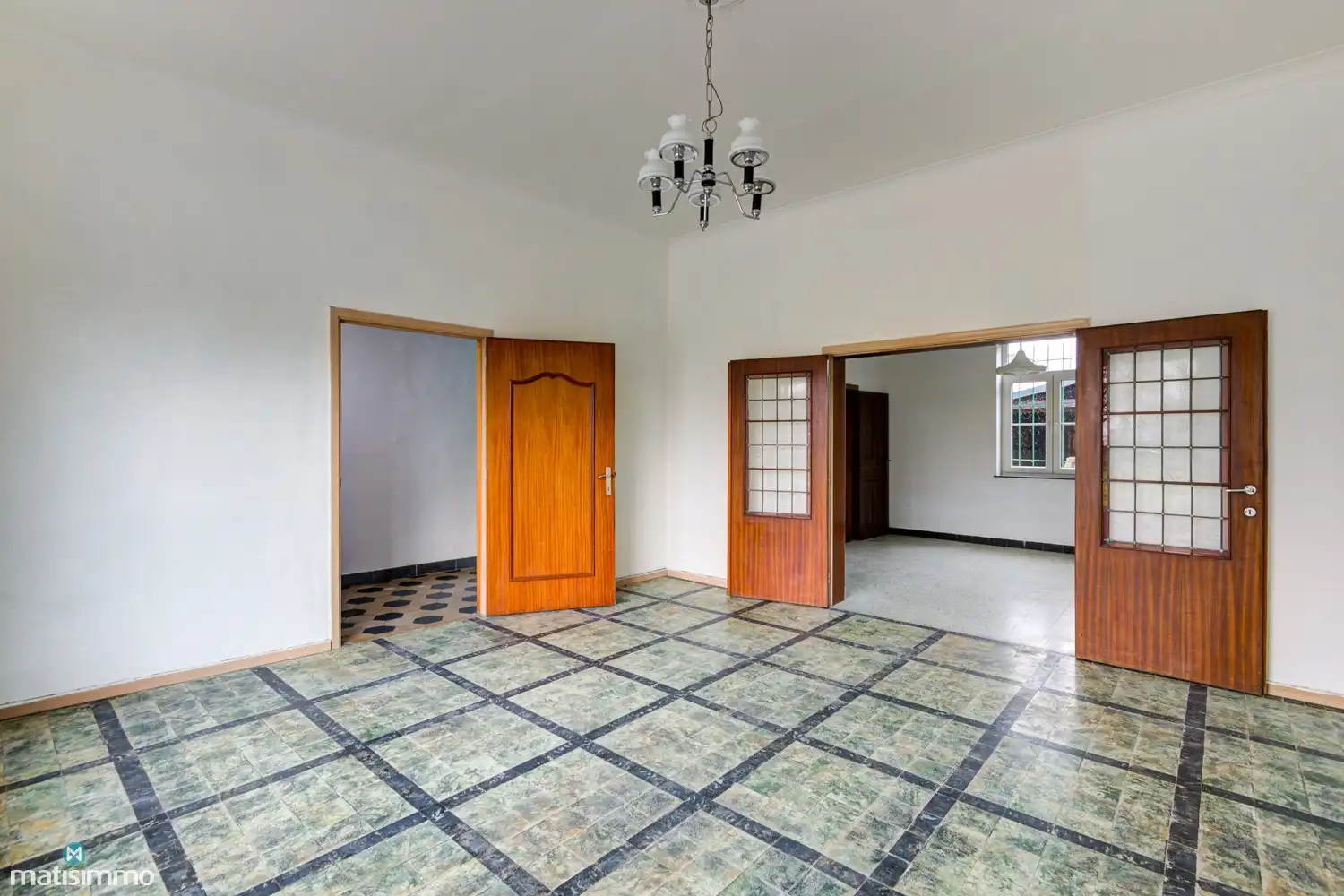 VERDER AF TE WERKEN HOEKWONING MET BINNENKOER EN GARAGE TE MOPERTINGEN foto 6