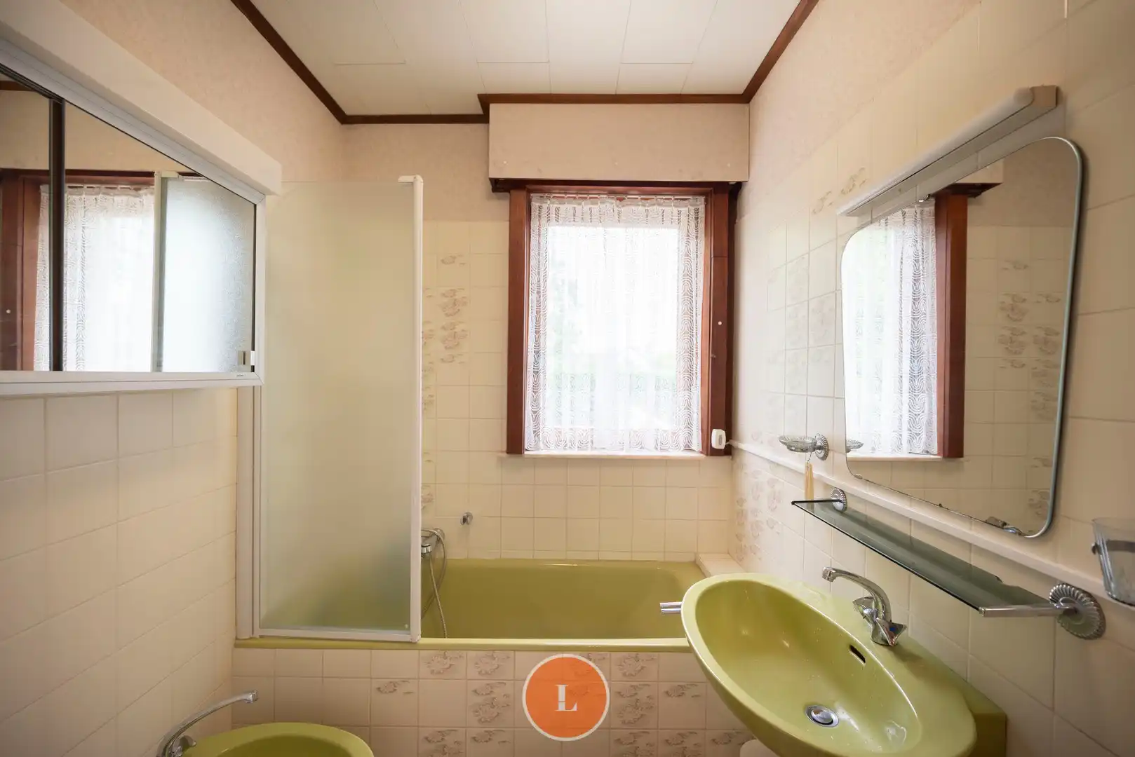 Alleenstaande statige bungalow met tuin en garage foto 15