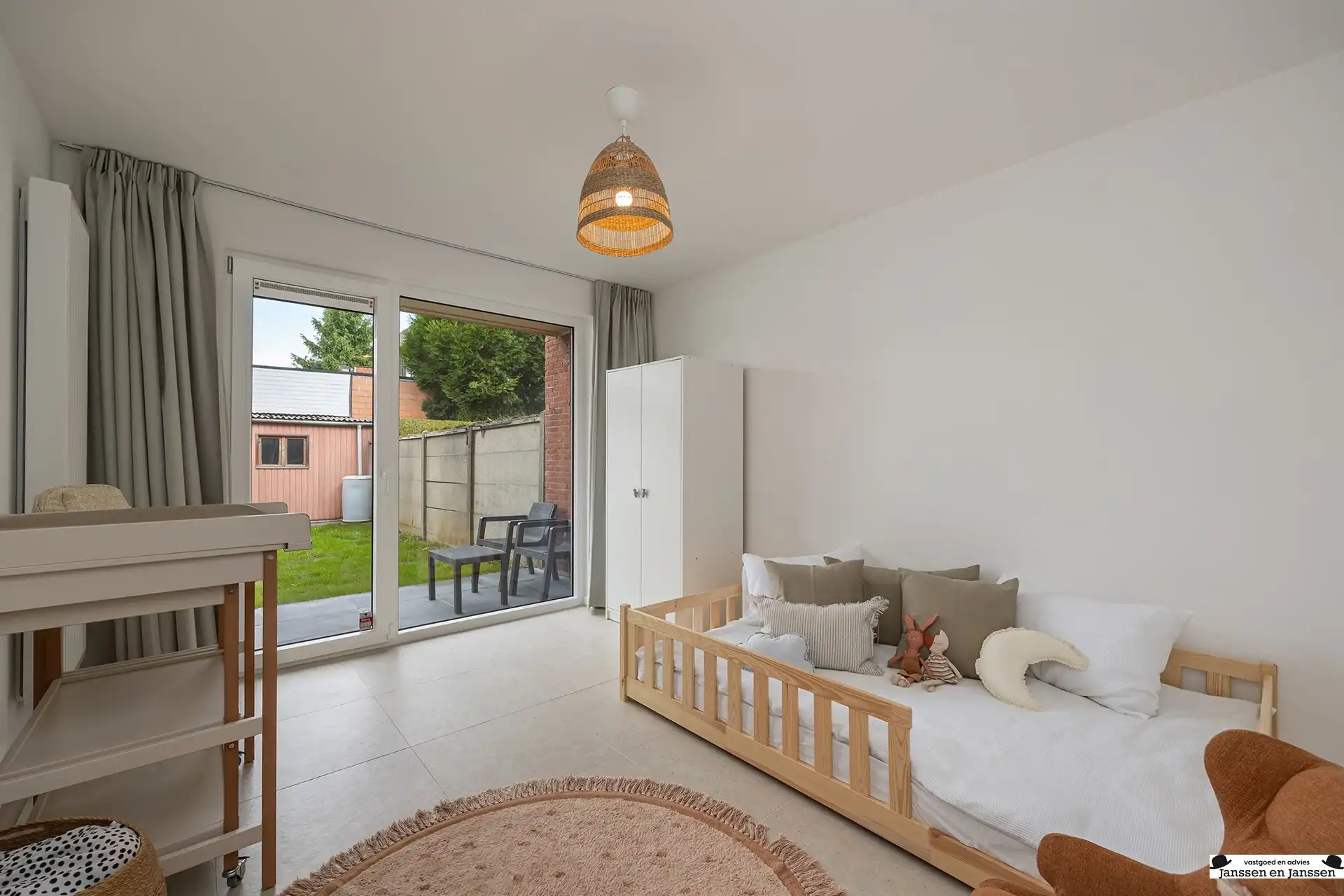 Volledig gerenoveerd gelijkvloers appartement op top locatie foto 7