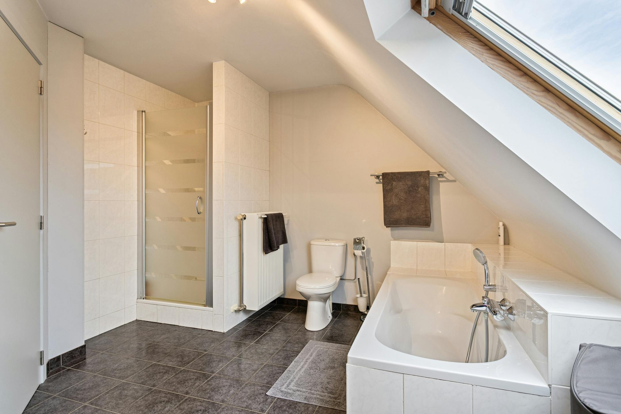 Volledig instapklaar huis met 3 kamers te koop in Deerlijk foto 16