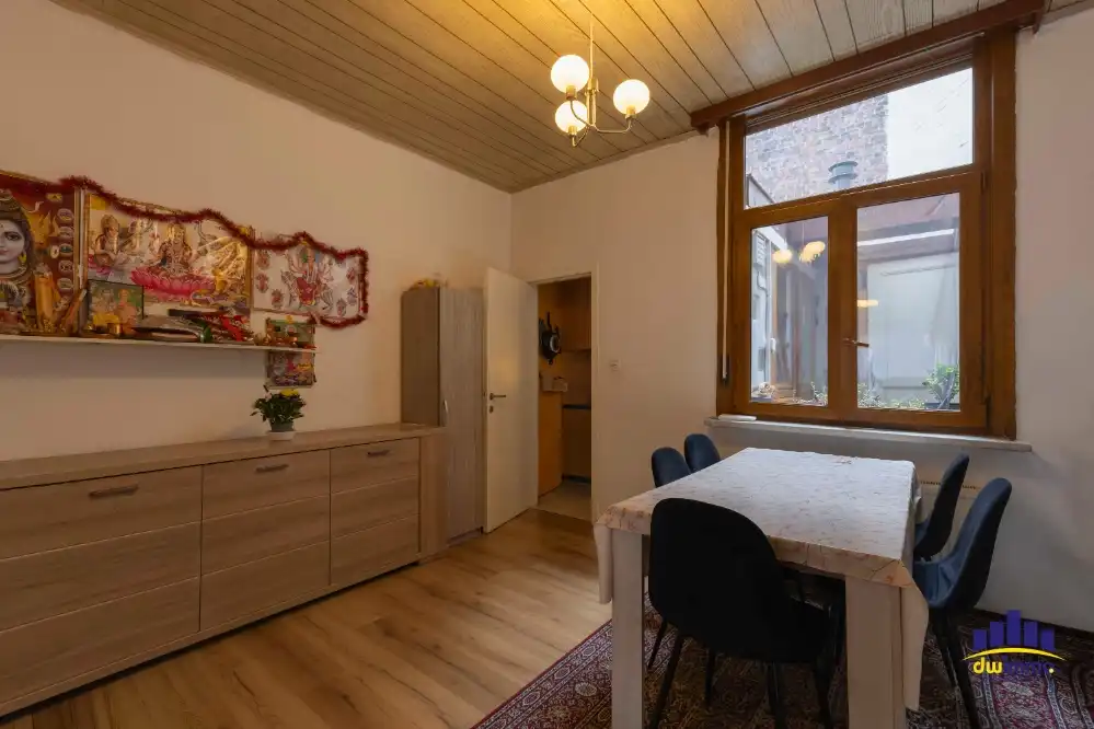 TE KOOP IN GENTBRUGGE – RIJWONING MET 4 SLAAPKAMERS EN KOER! foto 5