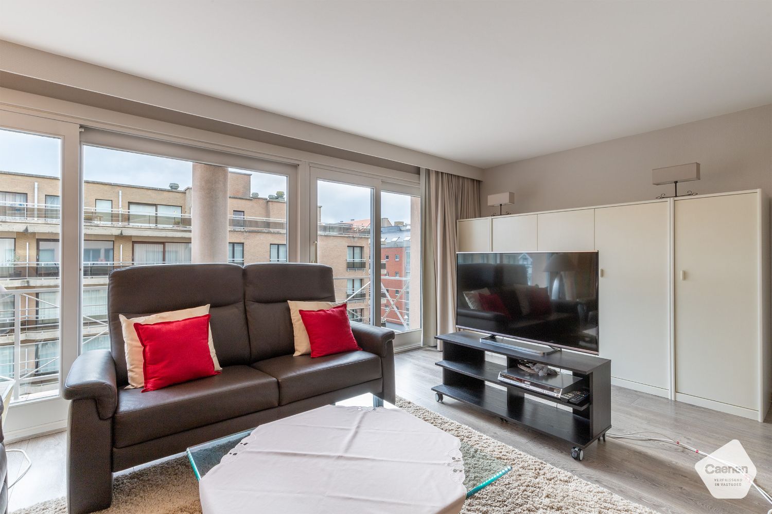 Uitzonderlijk breed appartement, middenin de winkelstraat te Nieuwpoort-Bad foto 3