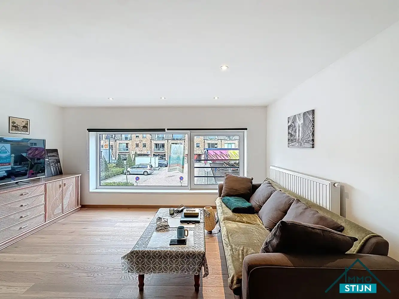 Recente duplex met drie slaapkamers en een garage foto 3