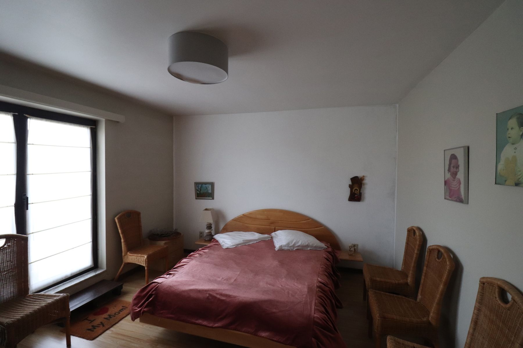 Een recent appartement op de eerste verdieping met ruim terras en garageplaats. foto 9