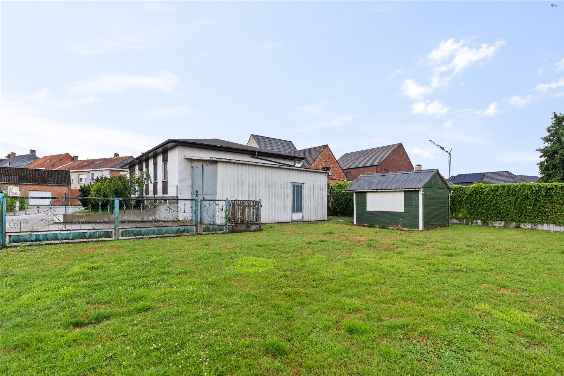 Op te frissen open bebouwing op een uitstekende locatie foto 17