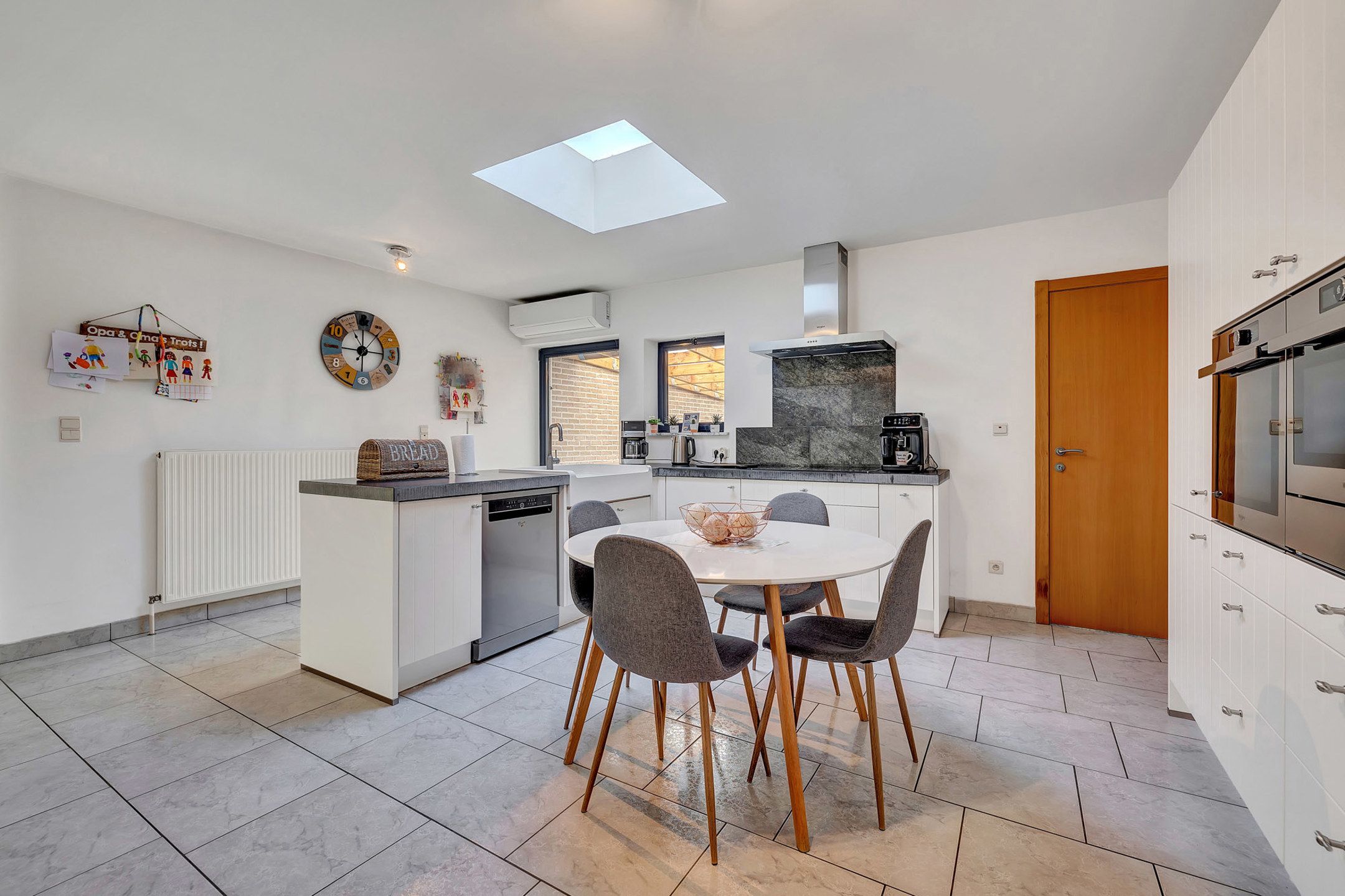 Instapklare woning met garage en tuin foto 8