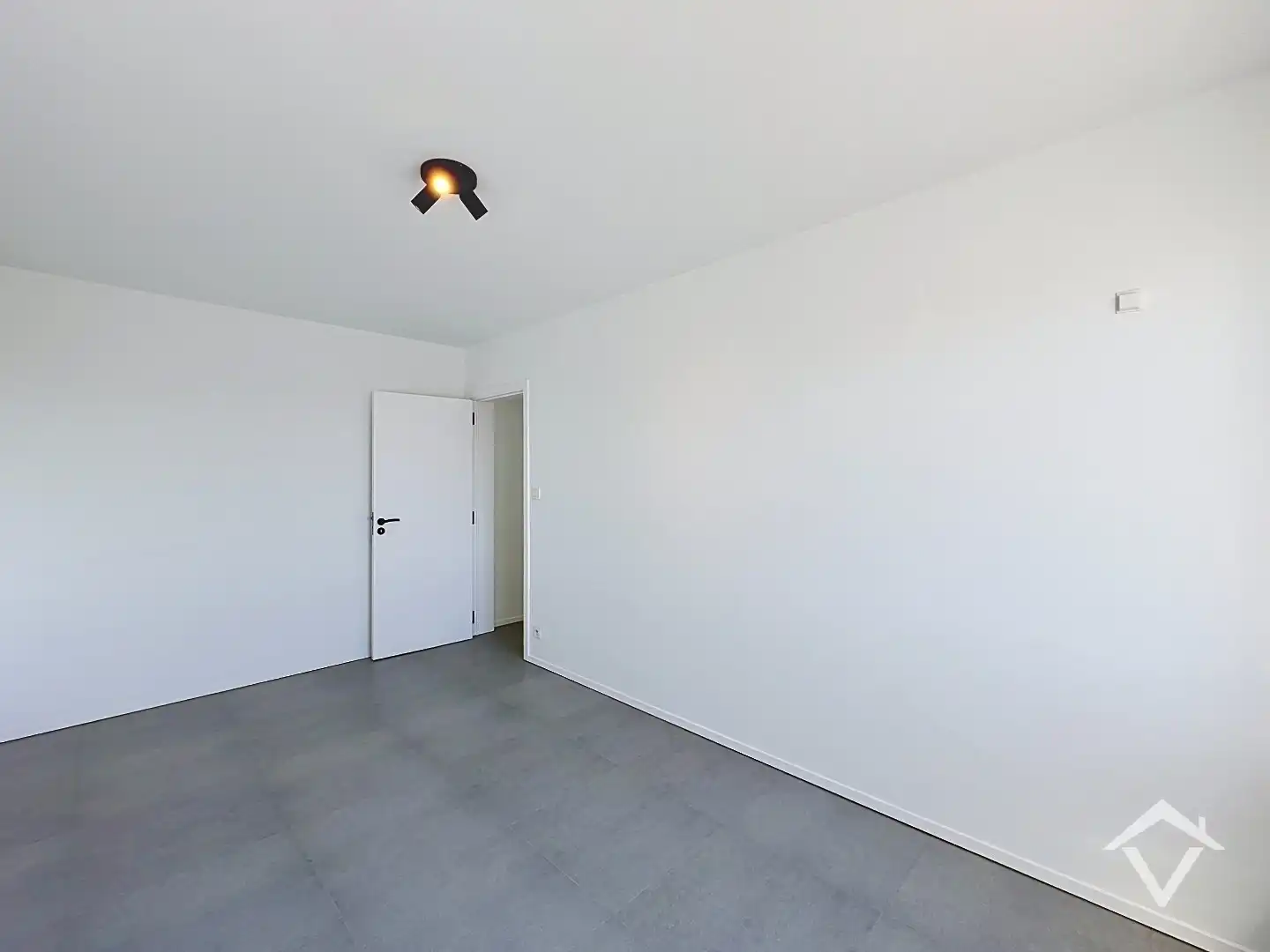 VOLLEDIG VERNIEUWD APPARTEMENT MET AUTOSTAANPLAATS OP EEN TOPLOCATIE IN KOKSIJDE foto 20