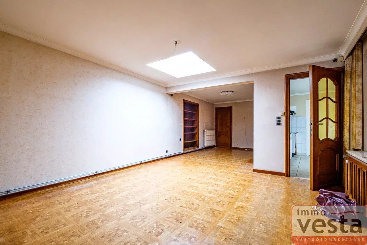 Te renoveren handelsruimte met woonst op toplocatie foto 5