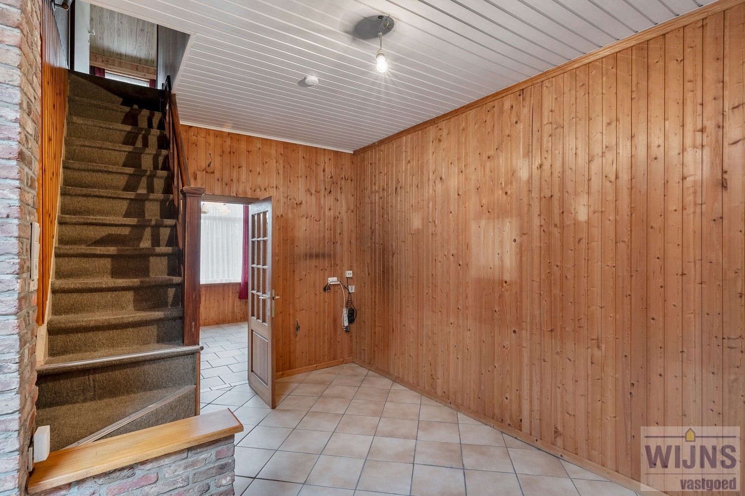 TE RENOVEREN WONING MET ACHTERUITGANG IN HET CENTRUM VAN EMBLEM foto 8