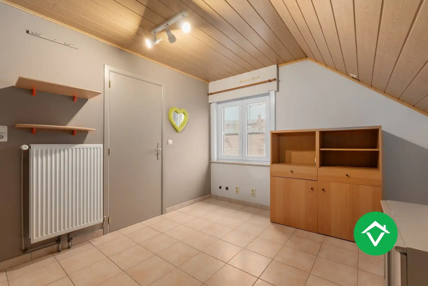 Veelzijdig handelspand met woonst en twee verhuurde appartementen in centrum Aartrijke foto 13