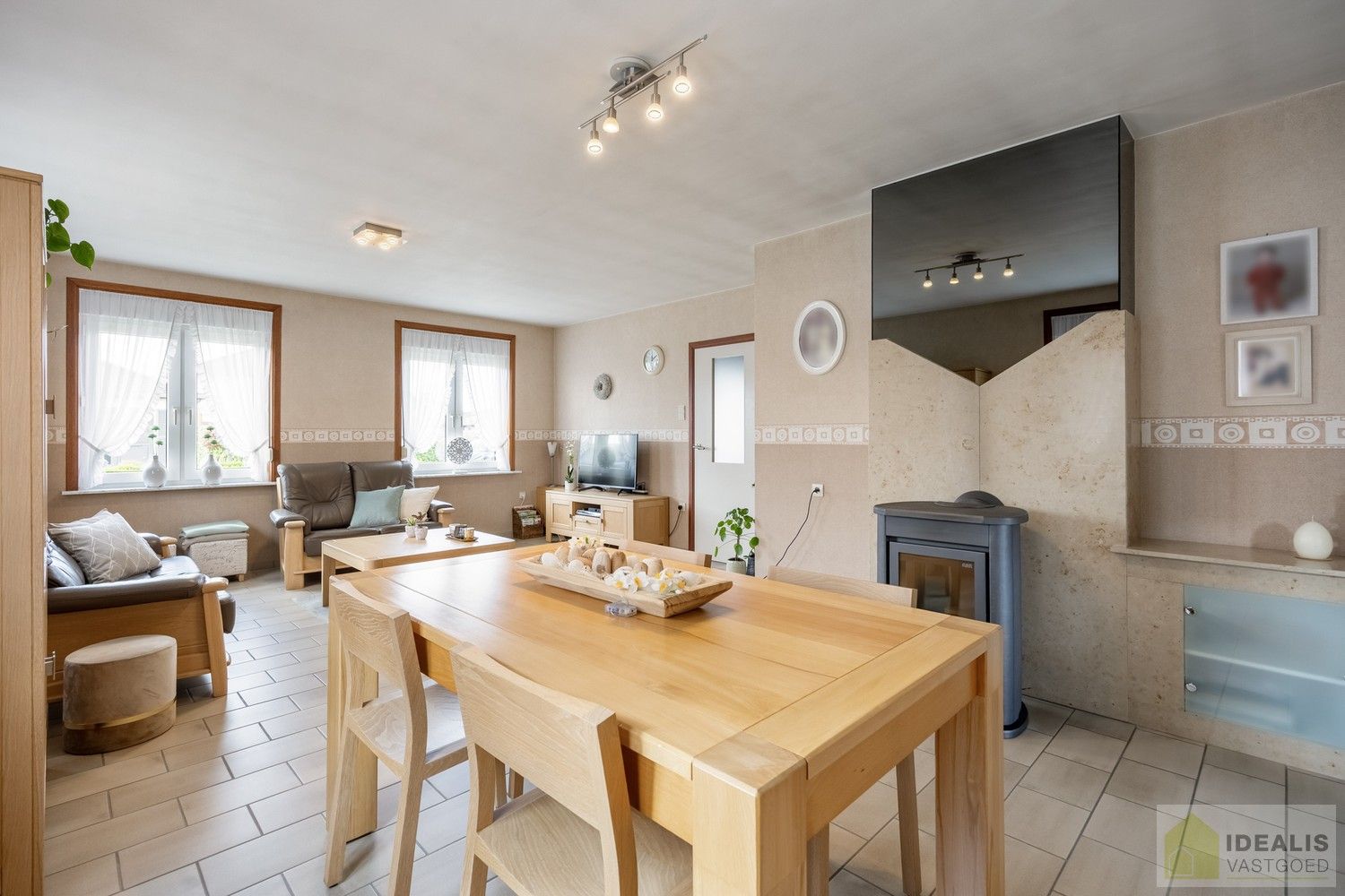 KNAPPE EN INSTAPKLARE WONING MET 4 SLAAPKAMERS, INPANDIGE ÉN VRIJSTAANDE GARAGE, HEERLIJK TERRAS OMGEVEN DOOR EEN PRACHTIGE TUIN foto 14