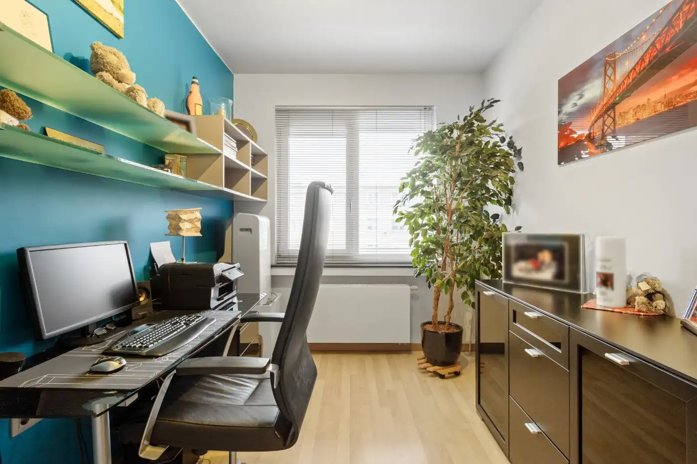 Gezellig, instapklaar app. op 1e verd. met 2 slpk., balkon en een garagebox foto 12