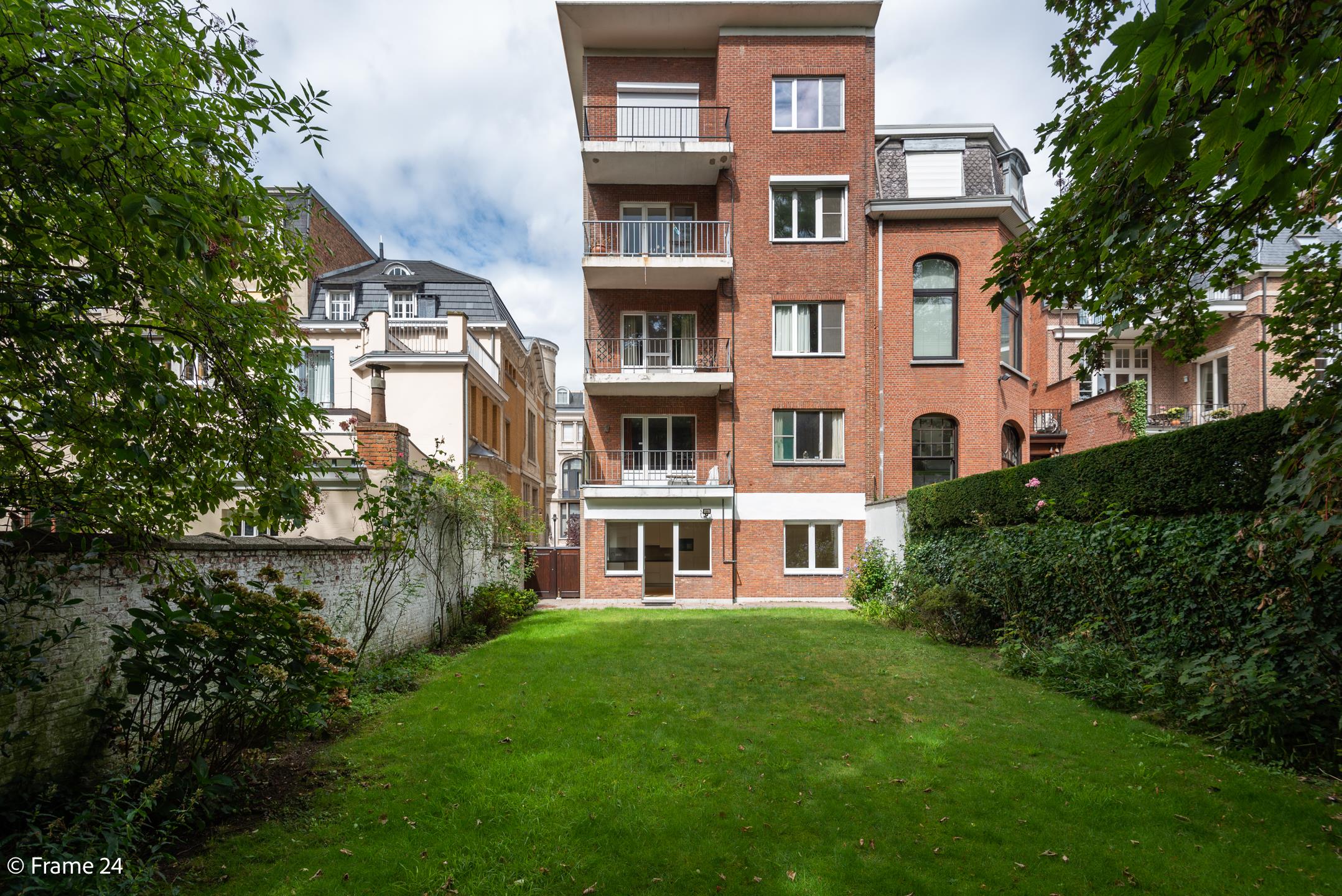 Volledig gerenoveerd gelijkvloers appartement op toplocatie. foto 16
