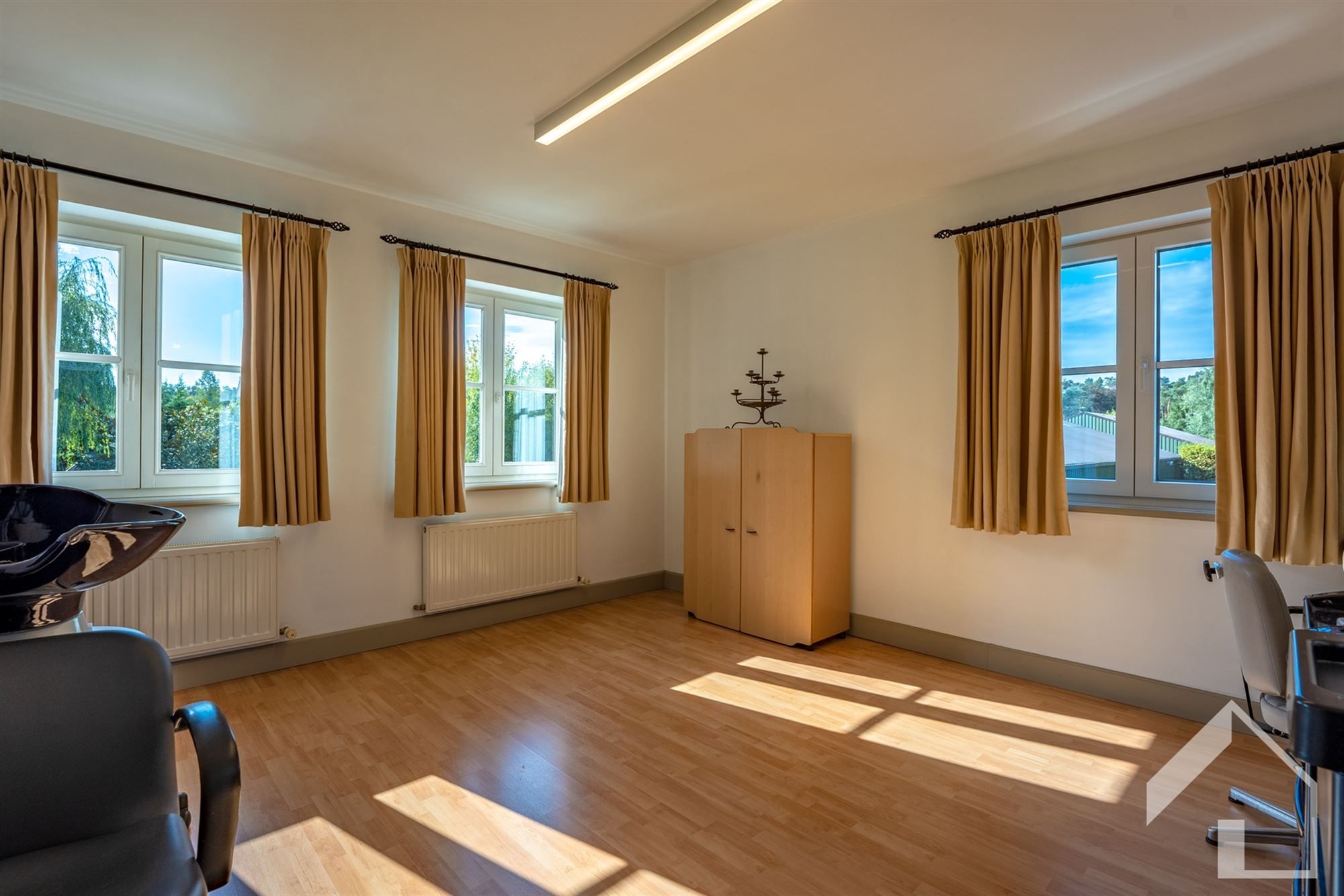 Exclusieve villa met loods, prachtige tuin en topafwerking op ruim 7.400 m²  foto 27