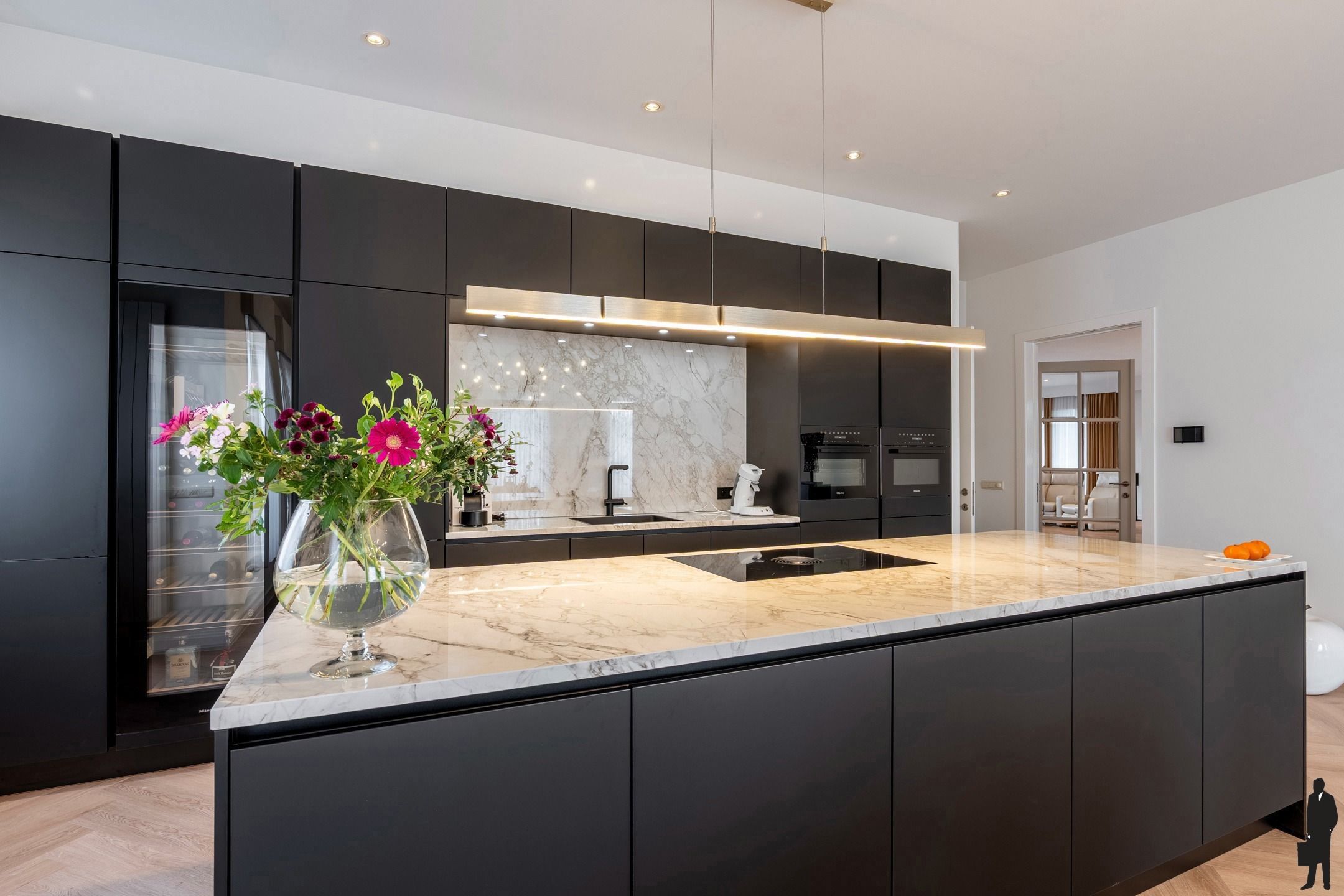 Riante villa (maar liefst 454m² woonopp.) vlakbij Nederland foto 4