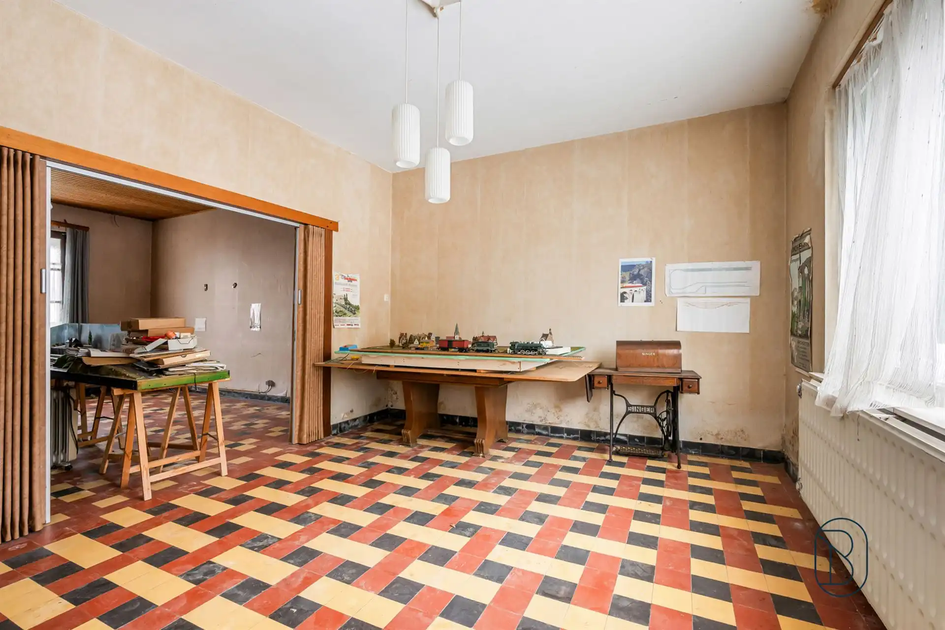 Charmante te renoveren woning, met mooie tuin. foto 8