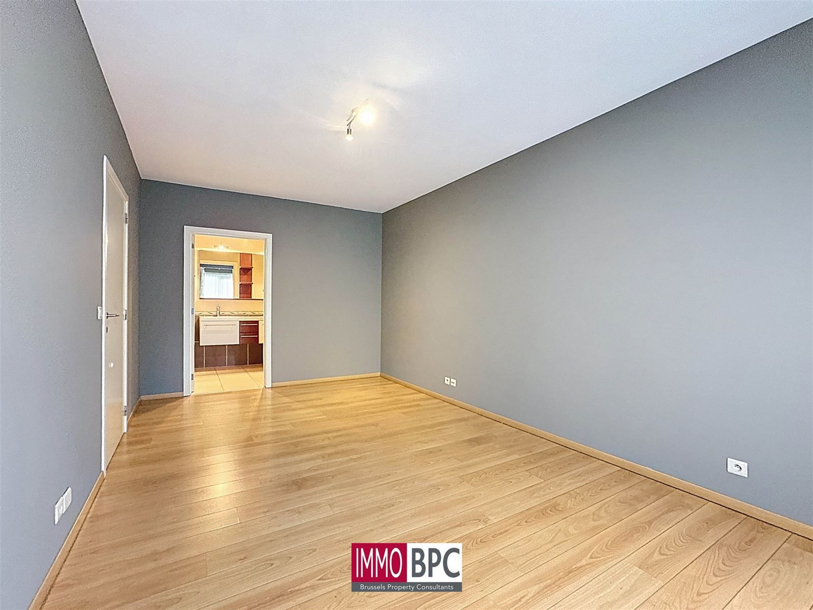 MODERN APPARTEMENT IN HARTJE JETTE – TOPLIGGING NABIJ PLACE MIRROR foto 10