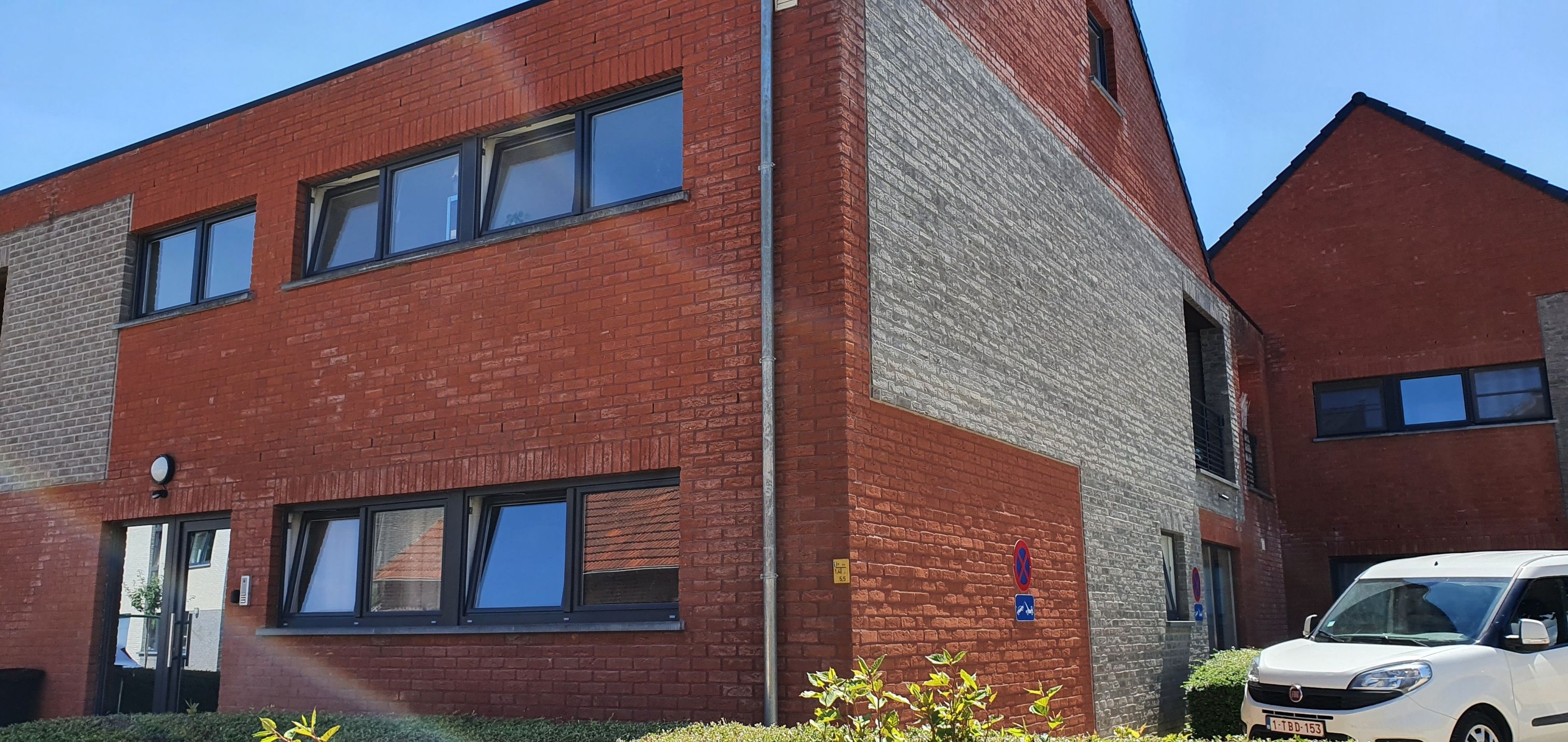 Ruime duplex in modern en klein gebouw foto 2