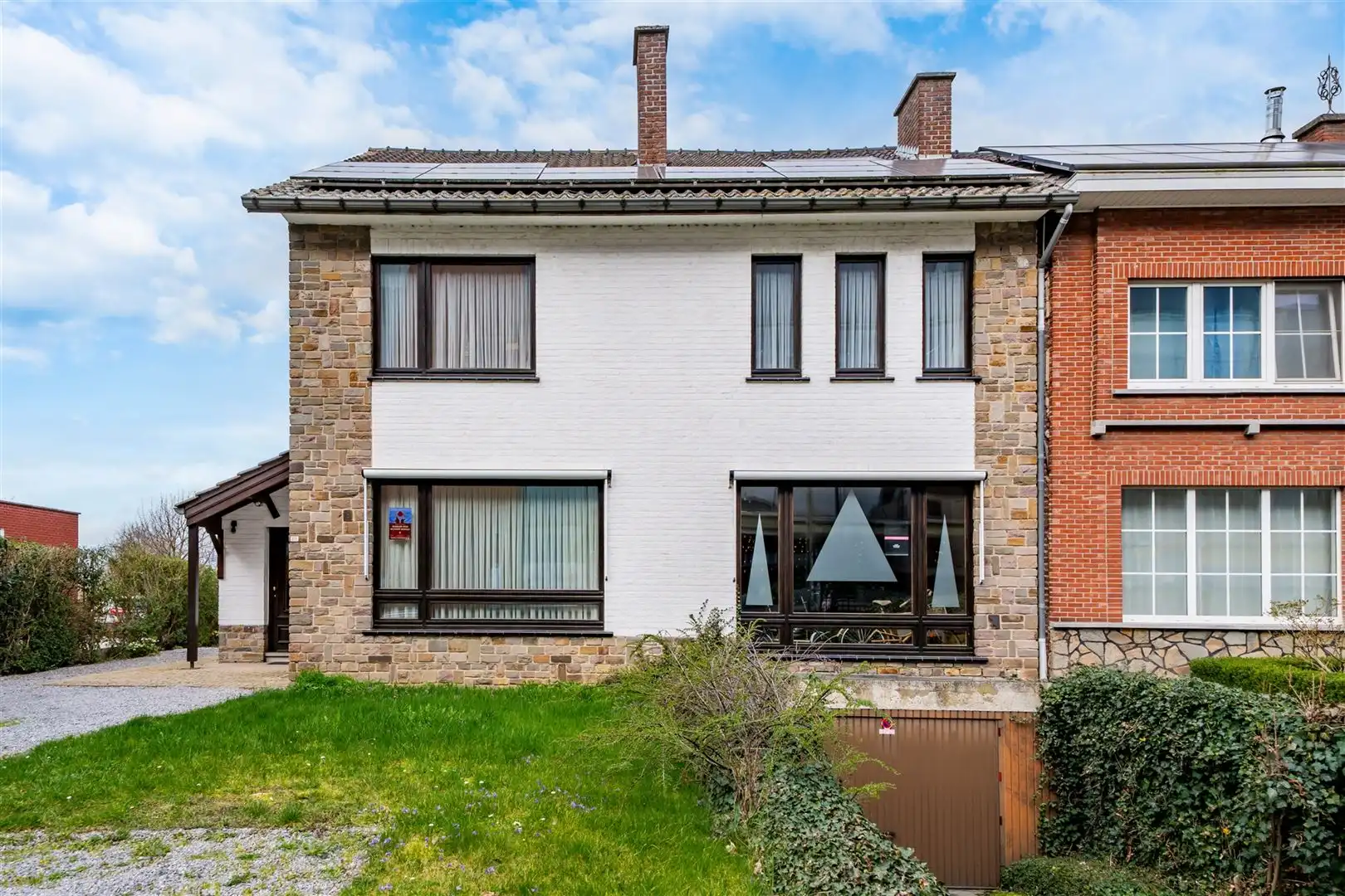 Commercieel uitstekend gelegen woning met tal van mogelijkheden foto {{pictureIndex}}