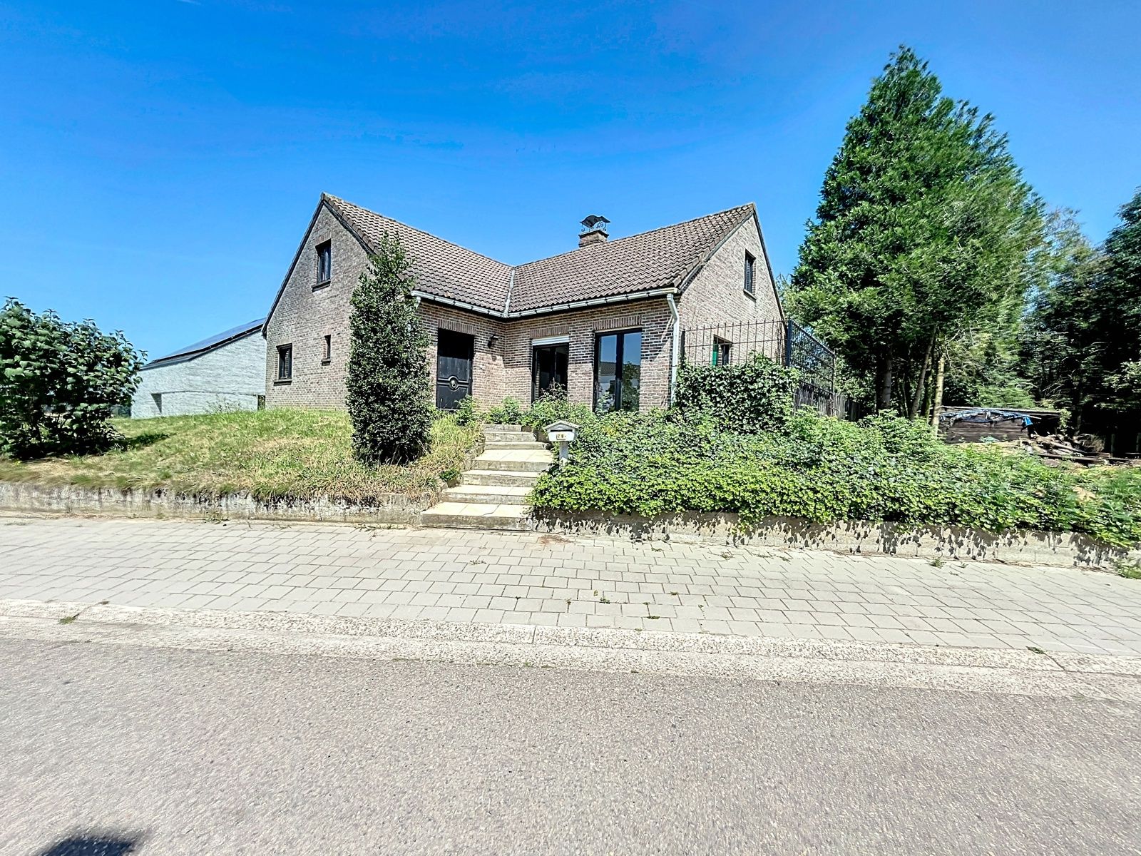 Vrijstaande woning met tuin in een rustige wijk foto 1