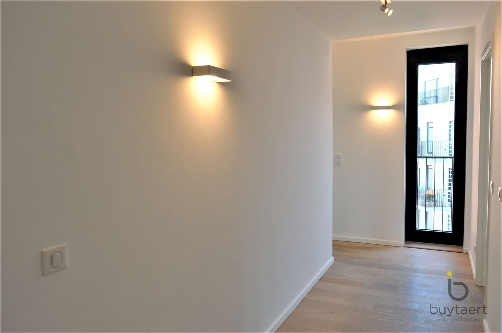 MODERN APPARTEMENT MET 2 SLPKS EN RUIM TERRAS NABIJ HET "ZUID" foto 7