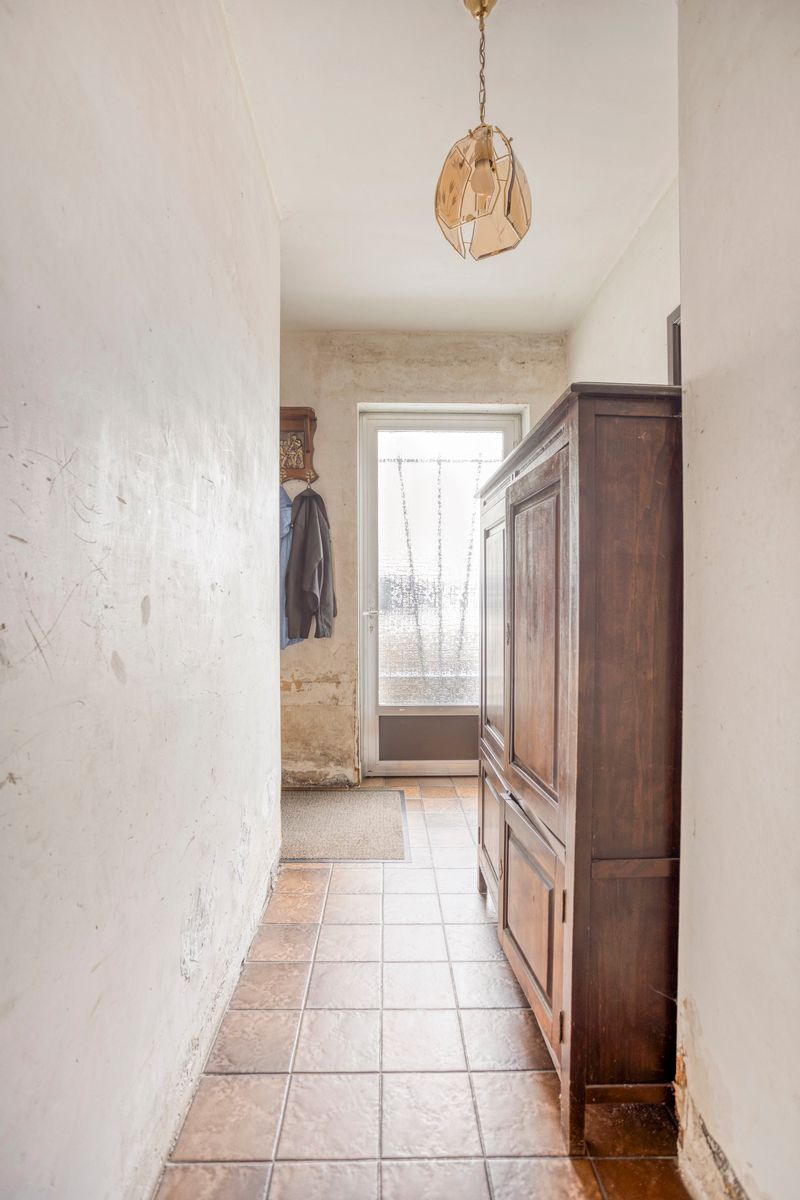 Te renoveren halfopen woning op een rustige locatie foto 4