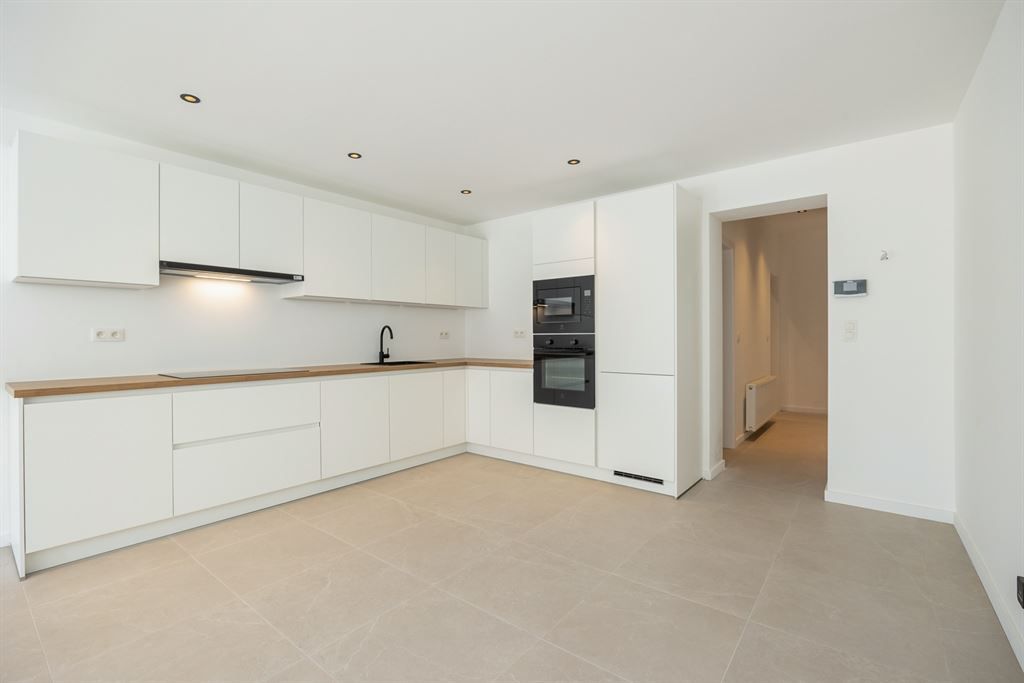 Prachtig gerenoveerde, lichtrijke woning foto 7