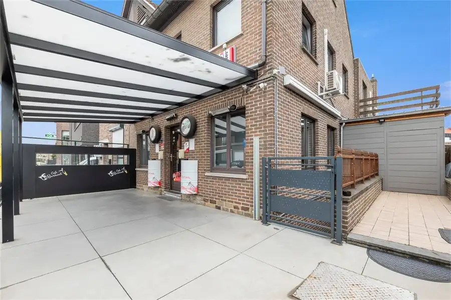 RUIM HANDELSPAND MET WOONST IN SINT-TRUIDEN foto 4