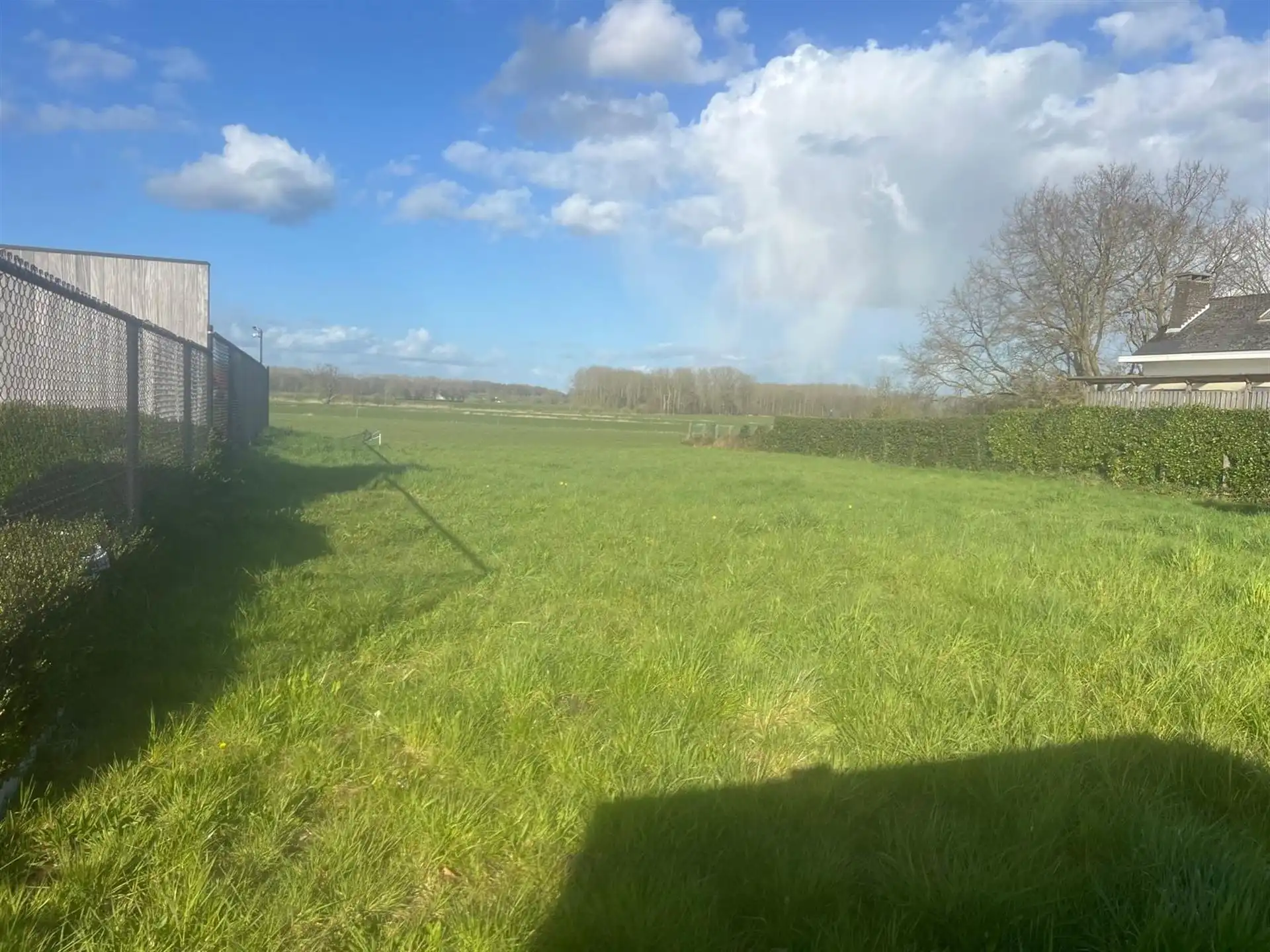 Bouwgrond van 1.034 m² met uitzonderlijke breedte en weids uitzicht. foto 5
