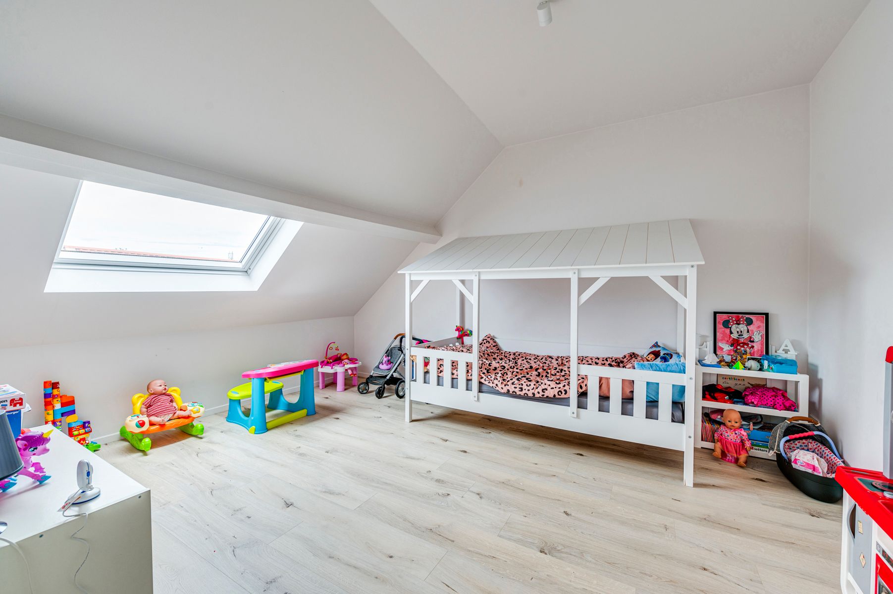 Ruime woning met 4 slaapkamers en tuin foto 14