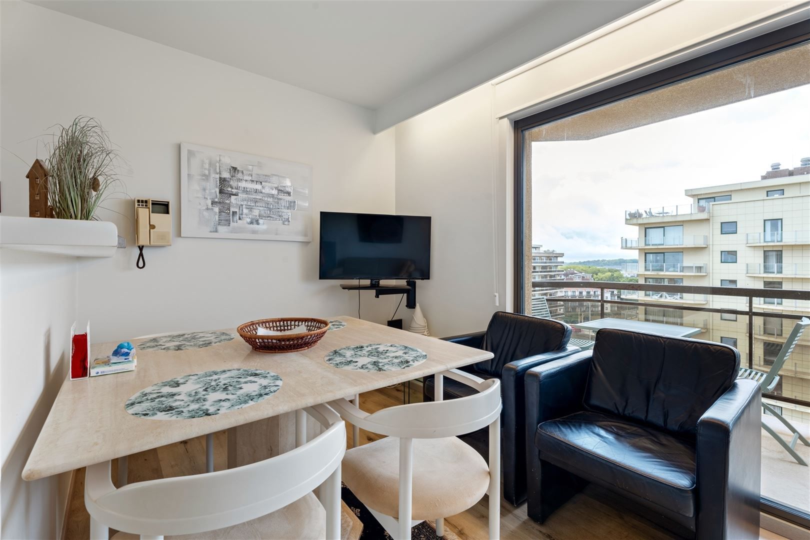 Grote vernieuwde zuidgerichte studio met groot terras foto 7