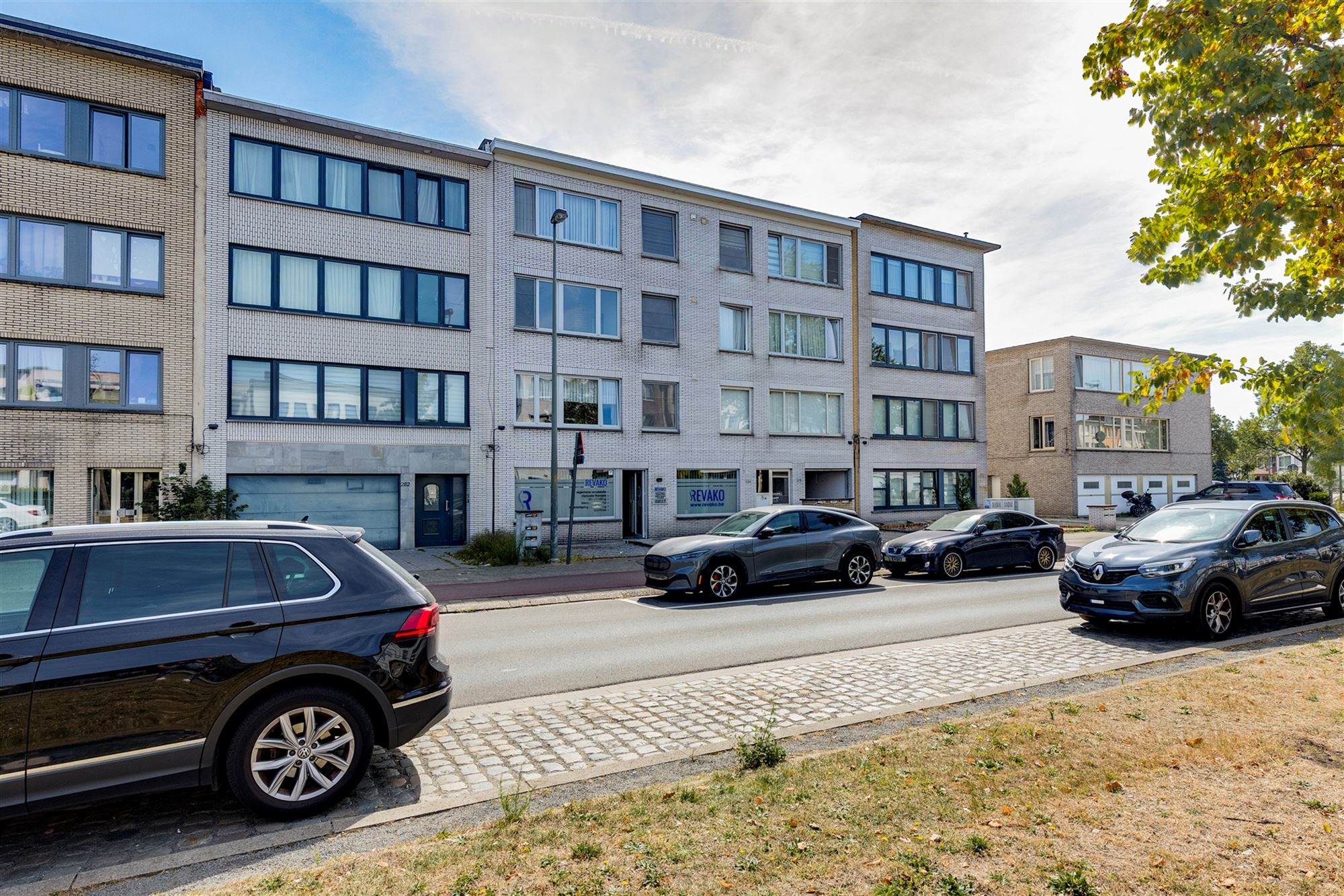 Ruim op te frissen 2 slk appartement met terras foto 21