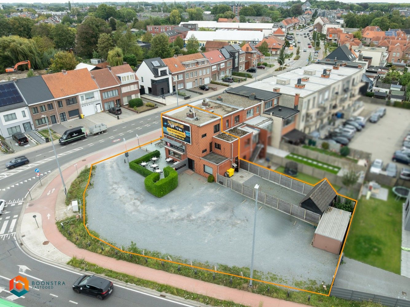 Handelspand met naastgelegen bouwgrond en woonst foto {{pictureIndex}}