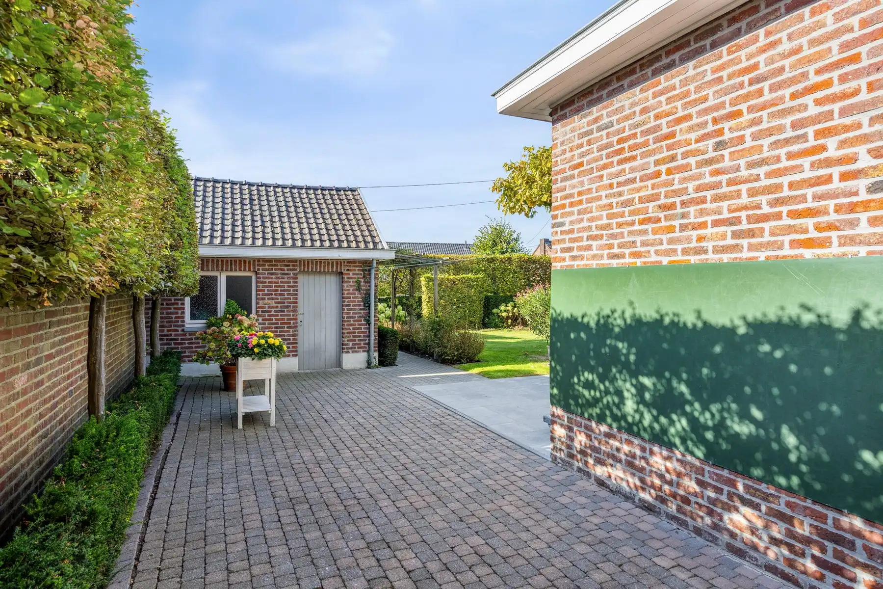 Ruime energiezuinige gezinswoning met prachtige tuin aan de stadsrand foto 22