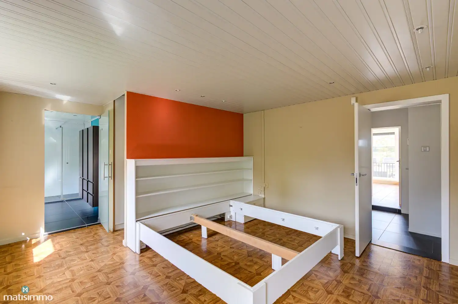 RUIME WONING MET 5 SLAAPKAMERS, INPANDIGE GARAGE EN WELLNESSRUIMTE OP EEN RUIM PERCEEL foto 24