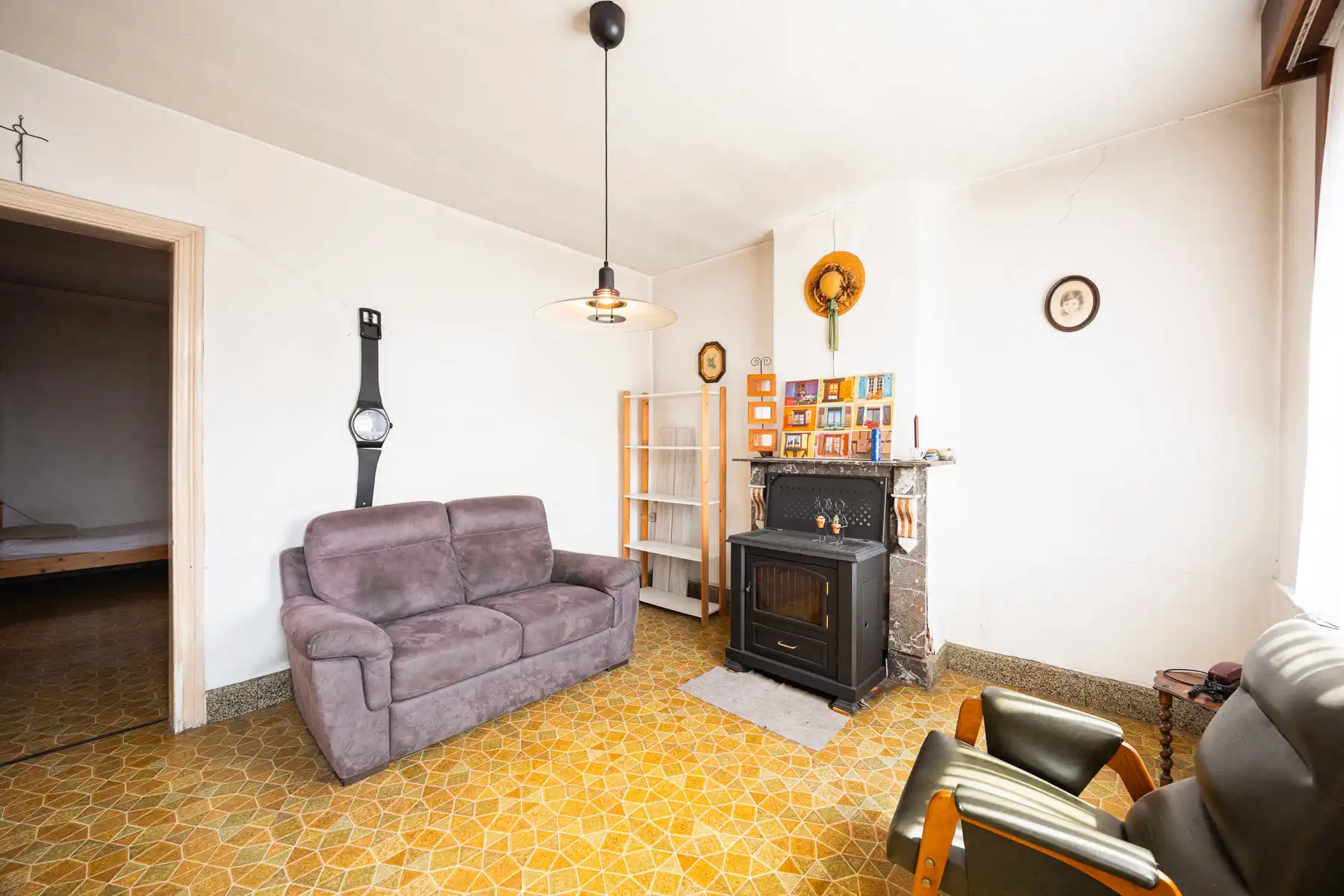 Charmante te renoveren halfopen woning met veel potentieel foto 3