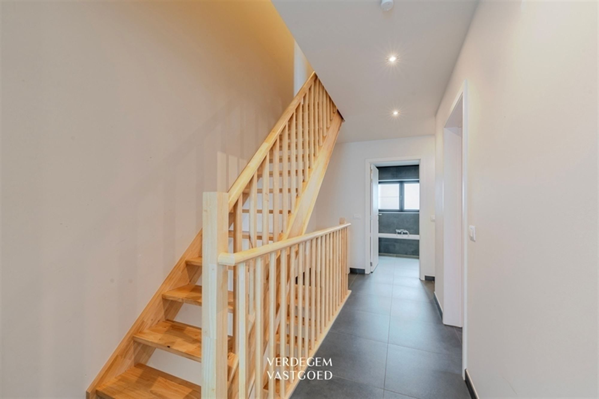 Moderne luxe en comfort in recente woning met 4 slaapkamers foto 21