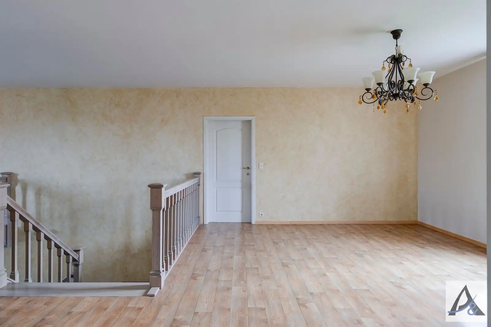 Exclusieve villa met ruime loods in hartje Munsterbilzen foto 40