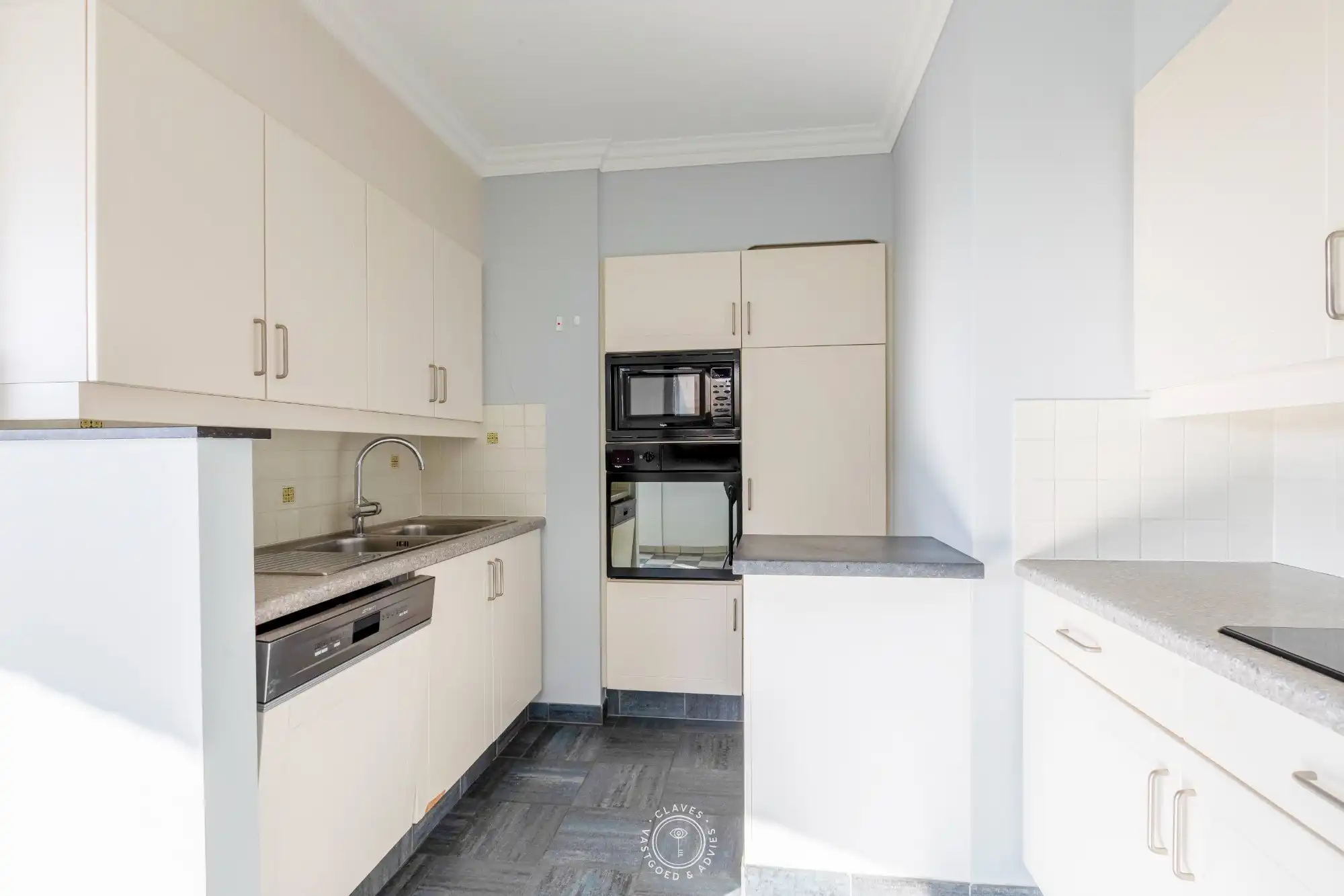 Ruim gelijkvloers appartement met drie slaapkamers foto 8