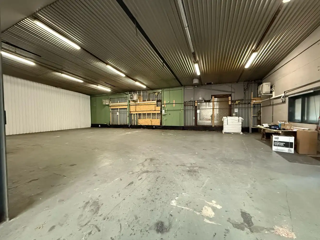 Bedrijfshal met kantoorruimte op uitstekende locatie te Lanaken! foto 14