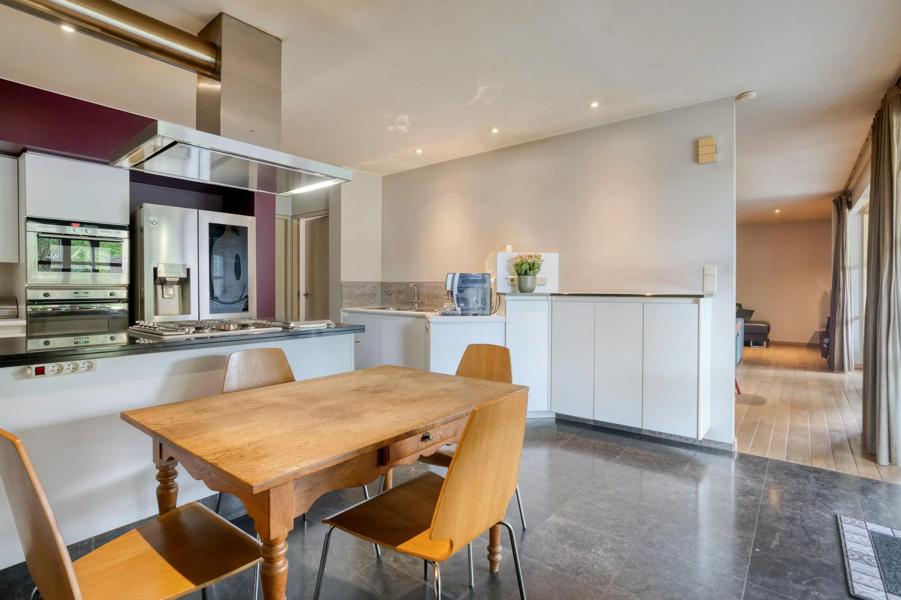 Ruime villa met 4 slaapkamers op 988 m² foto 11