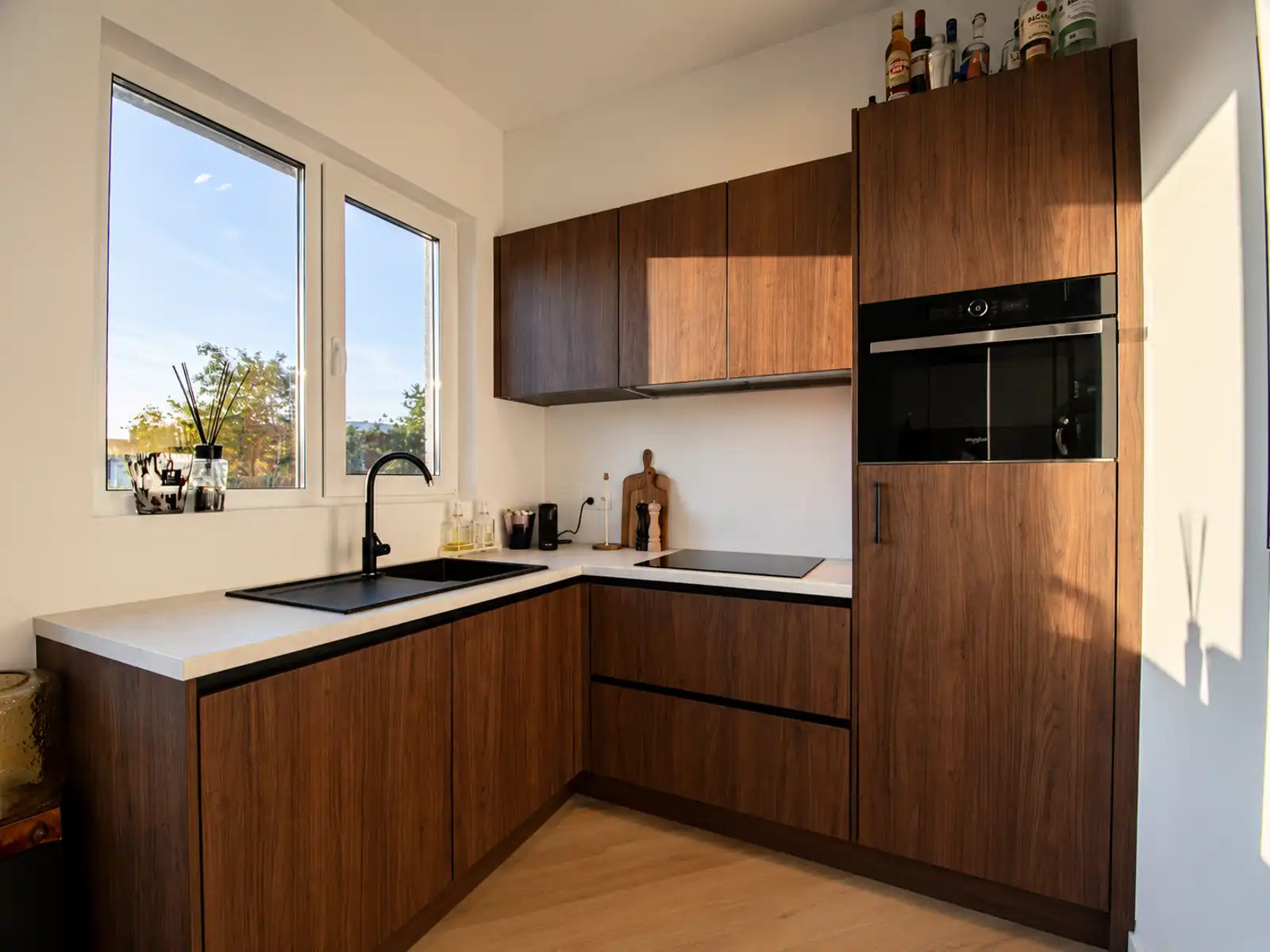 STIJLVOL GERENOVEERD APPARTEMENT MET GARAGE NABIJ FORT V foto 4