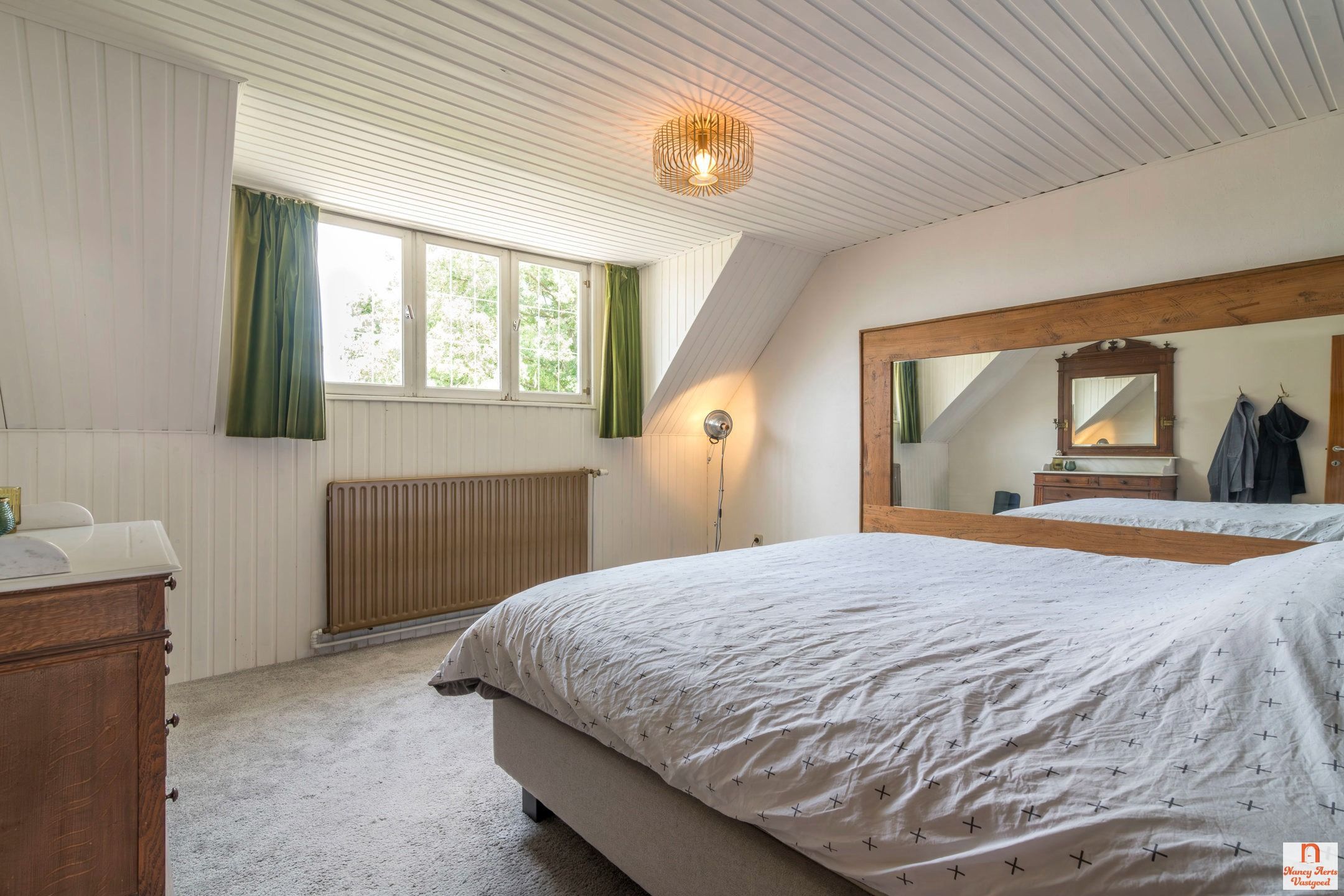 Sfeervolle jaren ’60-woning met grote tuin in rustige straat foto 15