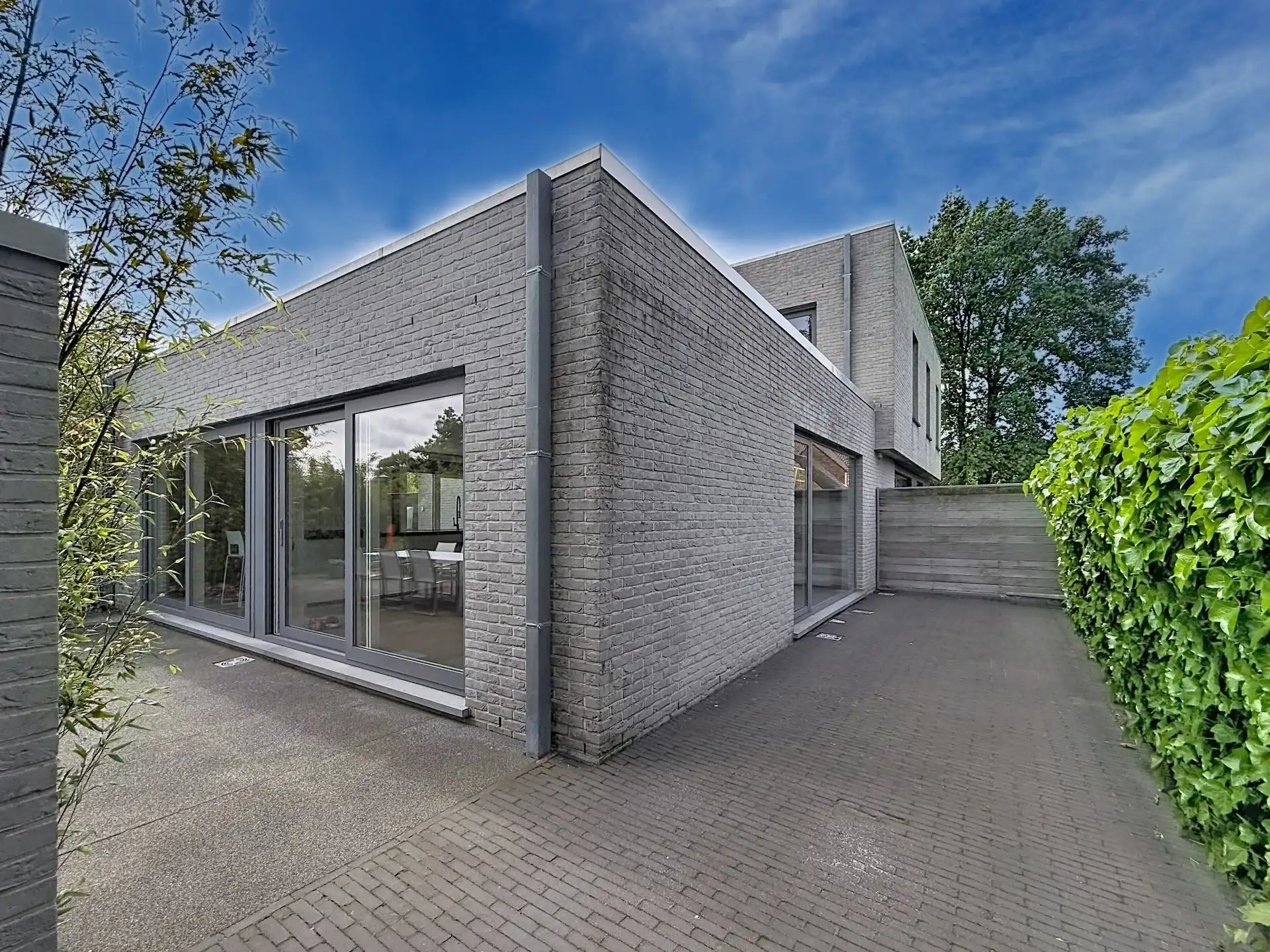 Moderne woning met 3 slaapkamers en praktijk of kantoorruimte op mooi perceel foto 37