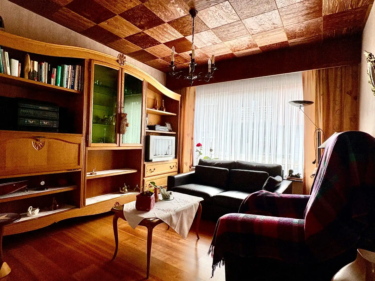 Woning met betonstructuur voorzien van garage, tuin en 3 slks te Kuurne. foto 4