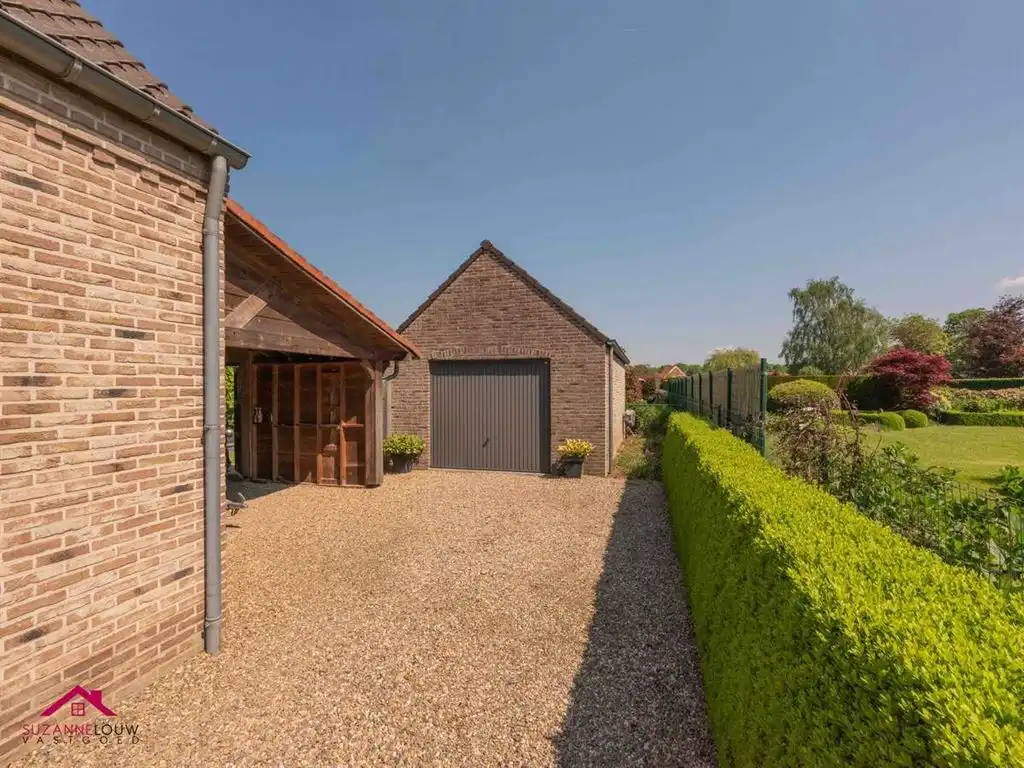 Charmante vrijstaande woning met sfeervol aangelegd terras foto 5