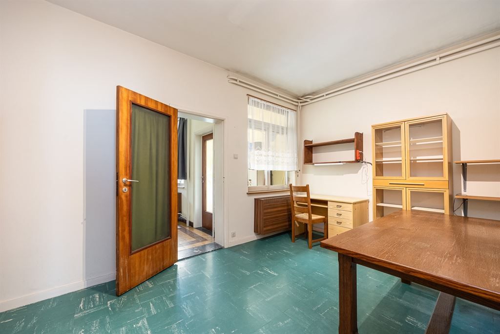 Zeer ruime, te renoveren woning met tuin foto 10